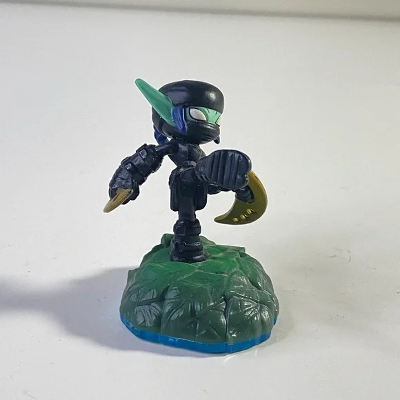 Activision Skylanders Figure With Green Textured Base And Twin Blades - Picture 6 of 10